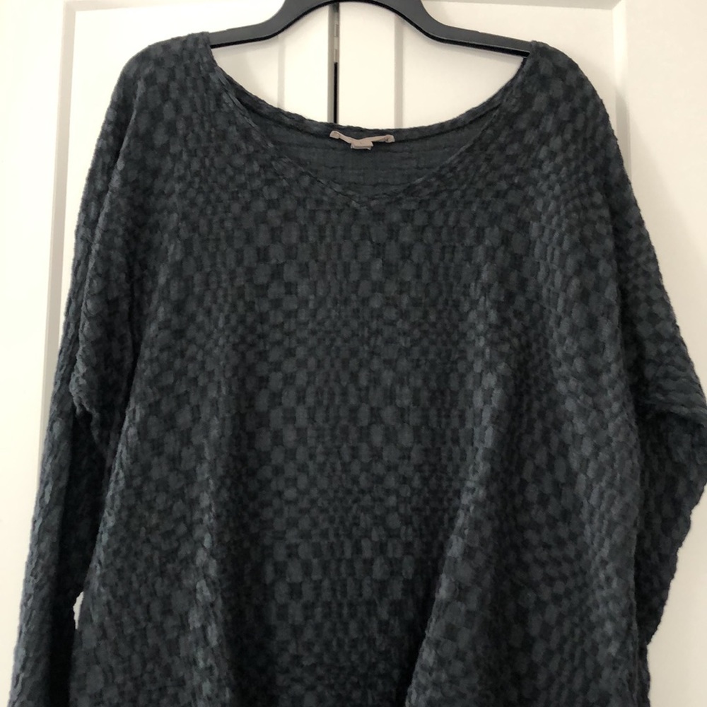 💫💫🤩 Textured high-low top 🤩💫💫 - Picture 2 of 6
